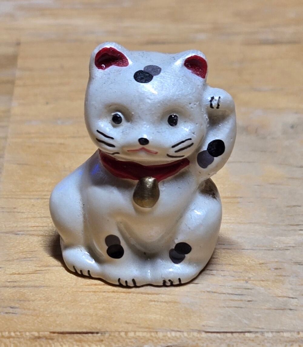 Vintage White Mini Maneki-Neko lucky cat figurine